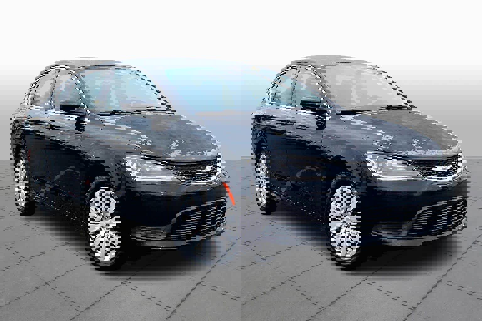 Used 2015 Chrysler 200 LX image 2