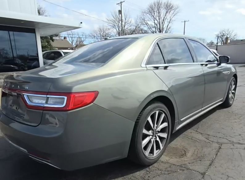 Used 2017 Lincoln Continental Premiere image 15