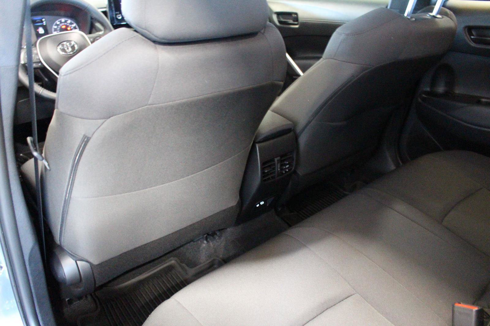 Used 2025 Toyota Corolla Cross LE image 33