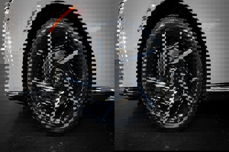 Used 2025 Rolls-Royce Spectre Black Badge w/ Spectre Enhancement Package image 17