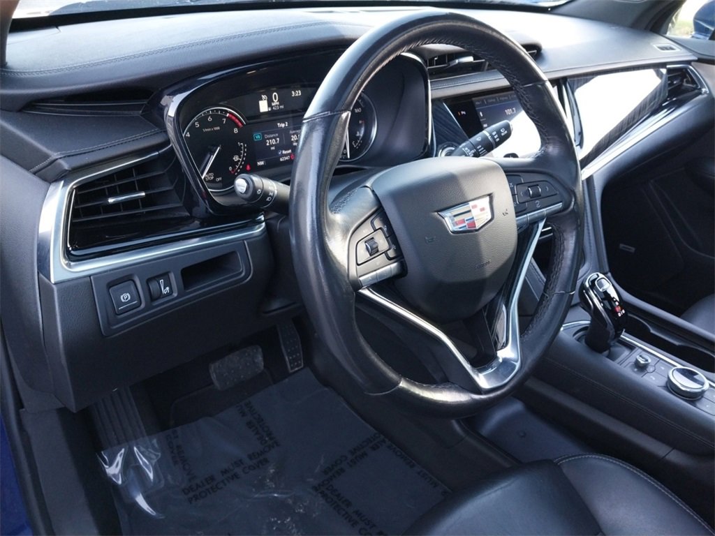 Used 2023 Cadillac XT6 Premium Luxury image 16