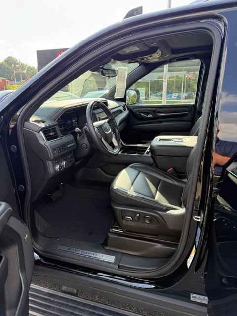 Used 2024 GMC Yukon Denali w/ Advanced Technology Package AWD/4WD image 9