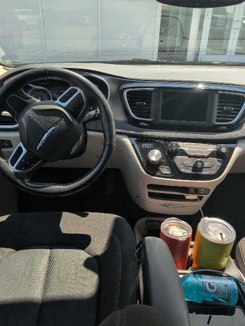 Used 2020 Chrysler Pacifica Touring w/ Cold Weather Group FWD image 10