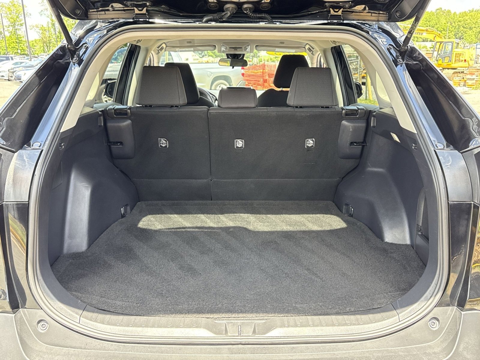 Used 2025 Toyota RAV4 LE AWD/4WD image 28
