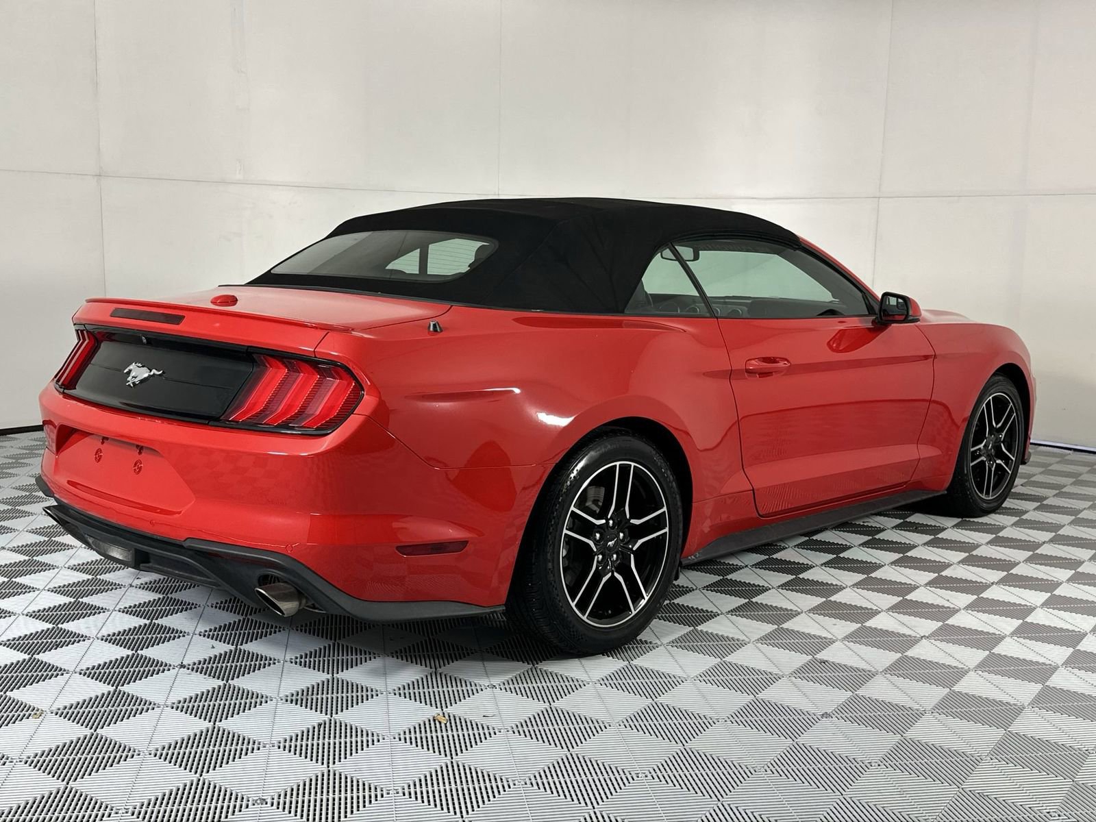 Used 2018 Ford Mustang Premium image 8