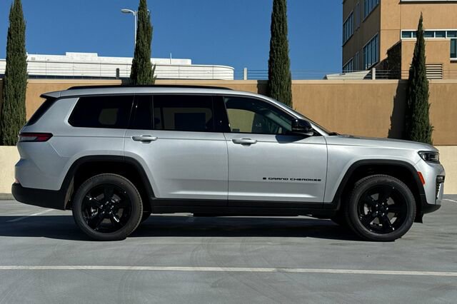 New 2026 Jeep Grand Cherokee L Limited AWD/4WD image 3