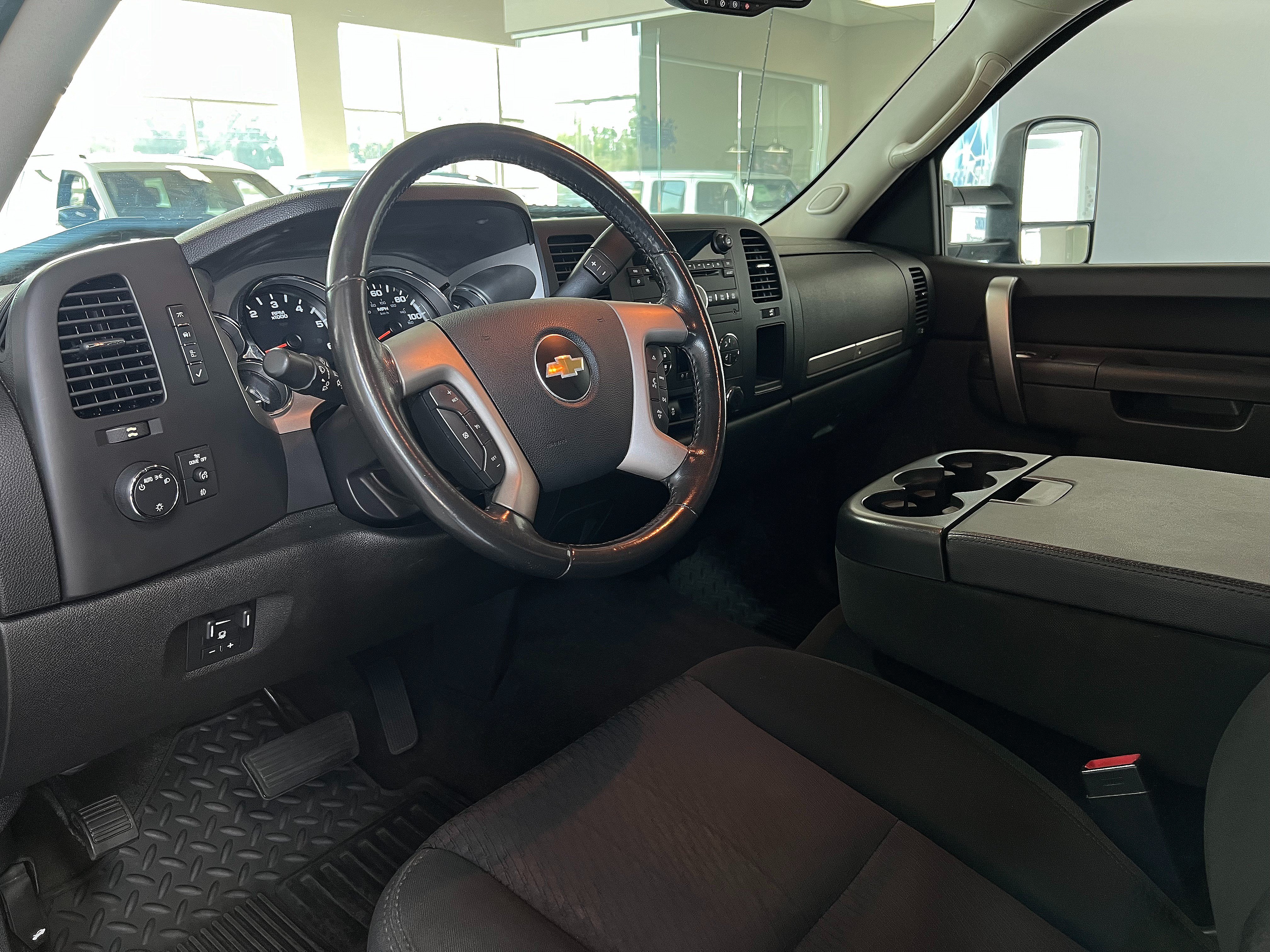 Used 2011 Chevrolet Silverado 2500 LT w/ Interior Plus Package AWD/4WD image 10