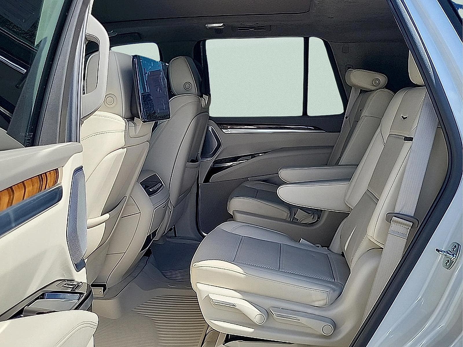 Certified 2025 Cadillac Escalade Sport Platinum AWD/4WD image 13