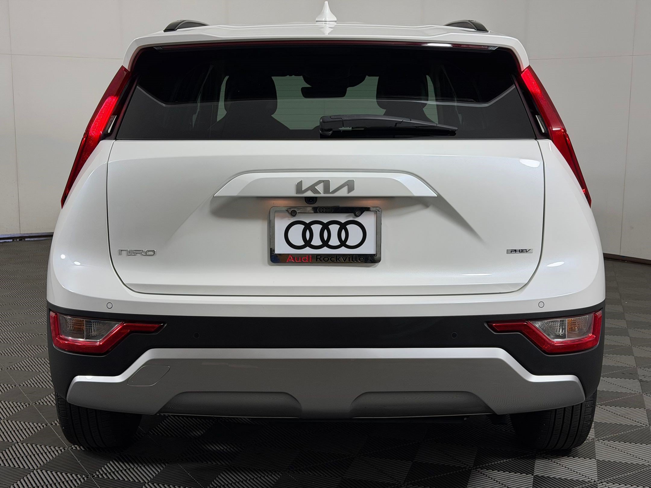 Used 2024 Kia Niro EX w/ EX Cold Weather Package FWD image 10