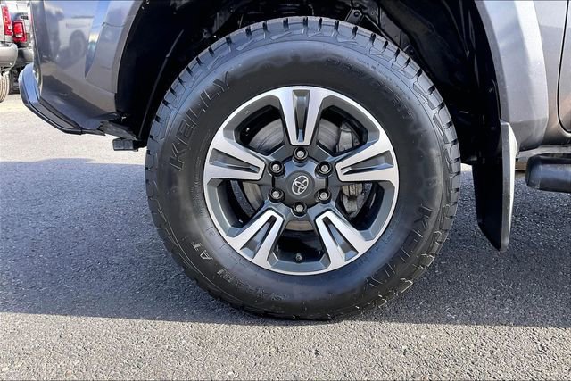 Used 2018 Toyota Tacoma TRD Sport image 8