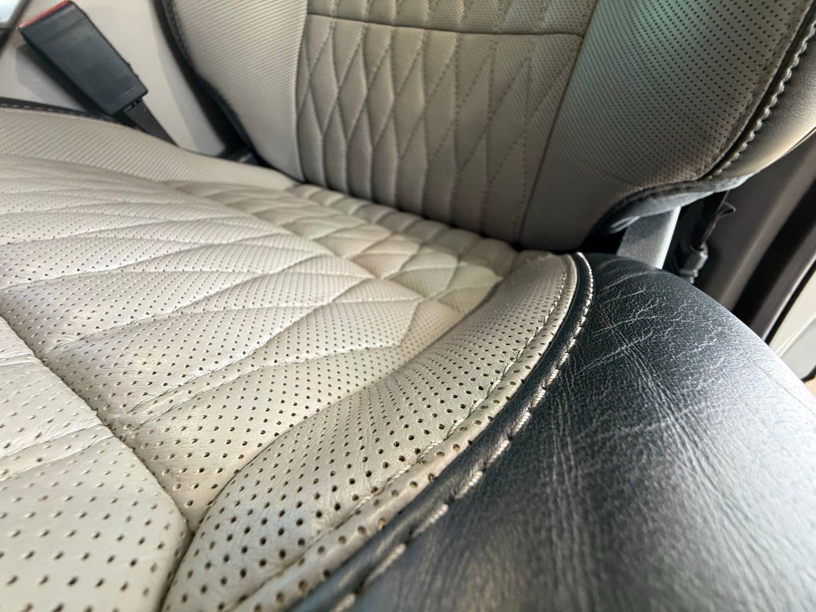 Used 2023 Ford F150 Limited image 6