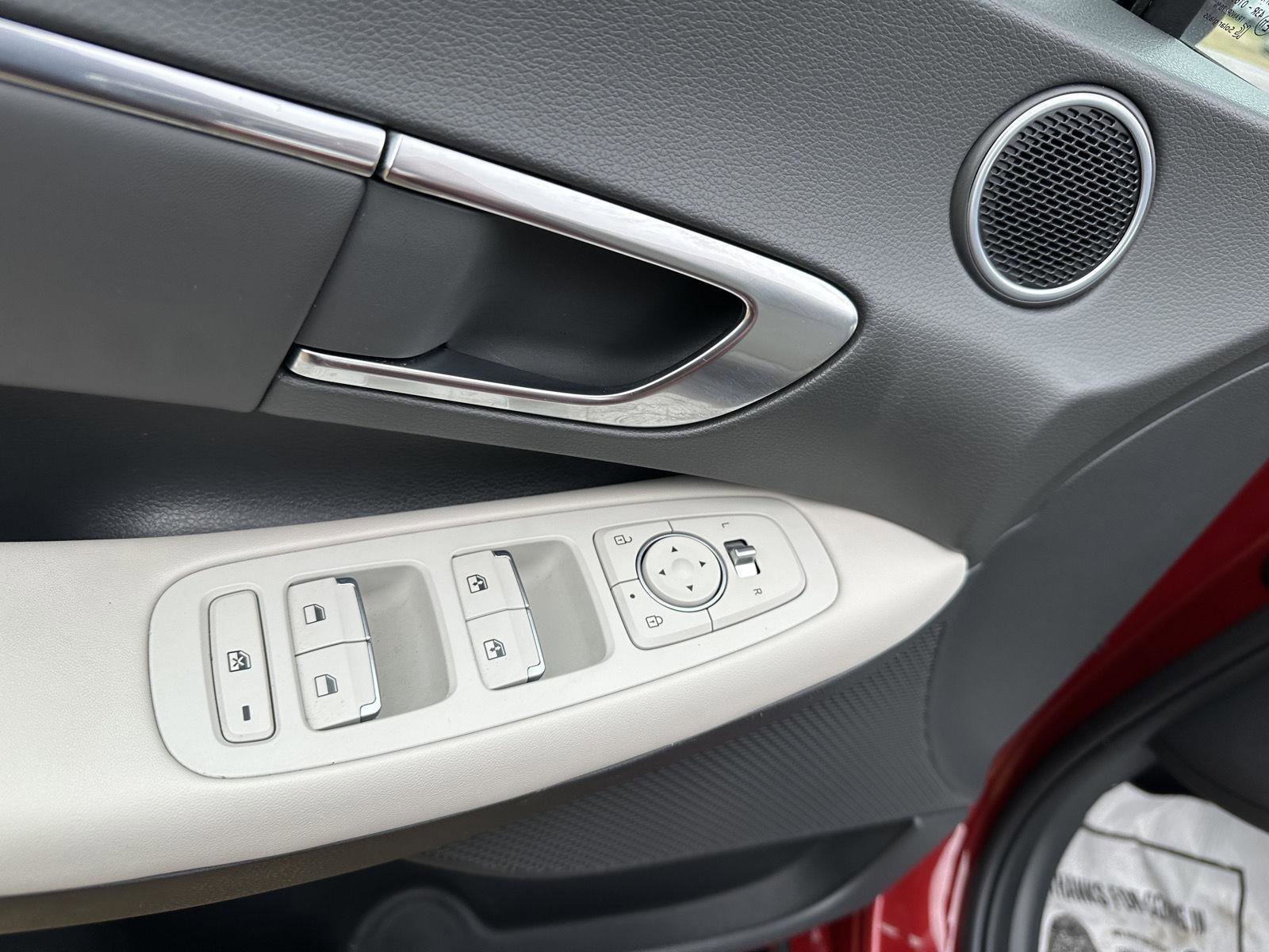 Used 2023 Hyundai Sonata SEL w/ Cargo Package image 7