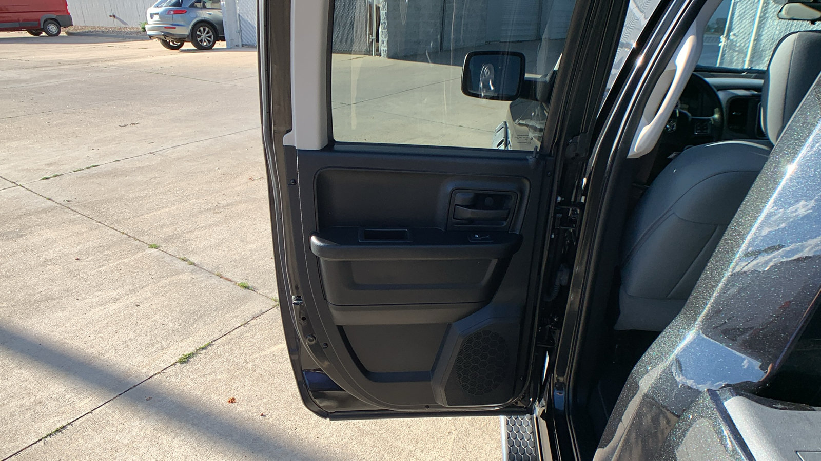 Used 2017 RAM 1500 Express AWD/4WD image 21