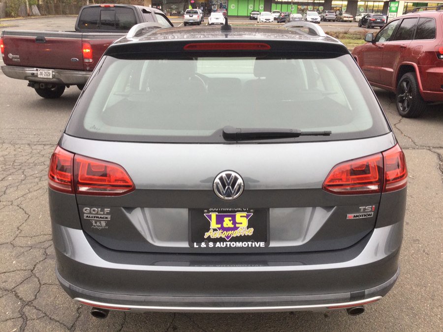 Used 2017 Volkswagen Golf Alltrack S image 9