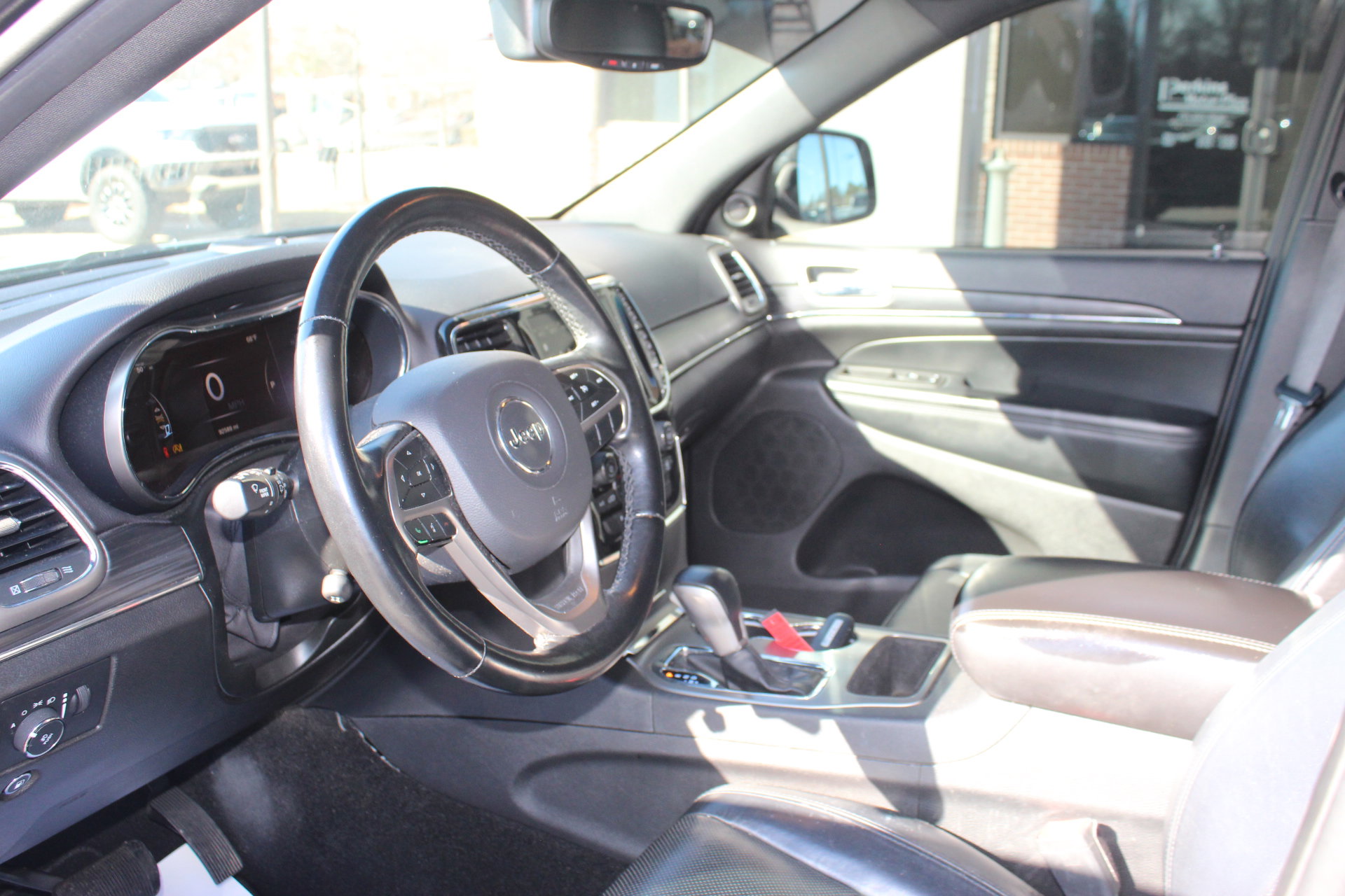 Used 2021 Jeep Grand Cherokee Limited w/ Luxury Group II image 14