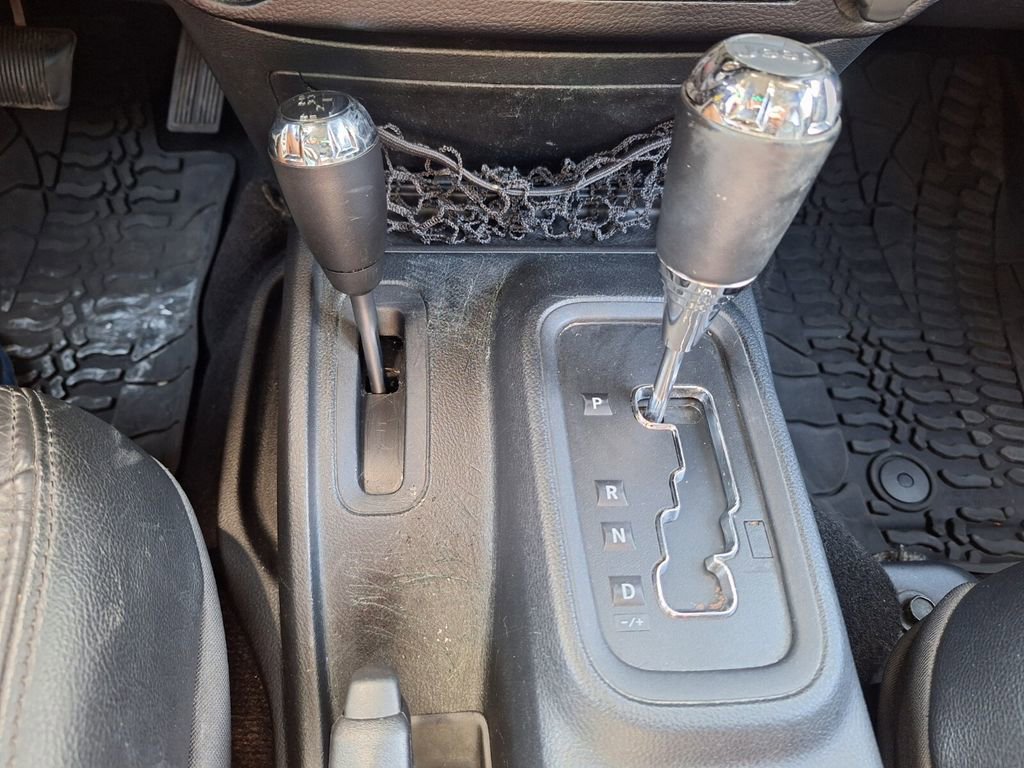 Used 2016 Jeep Wrangler Unlimited Sahara image 15