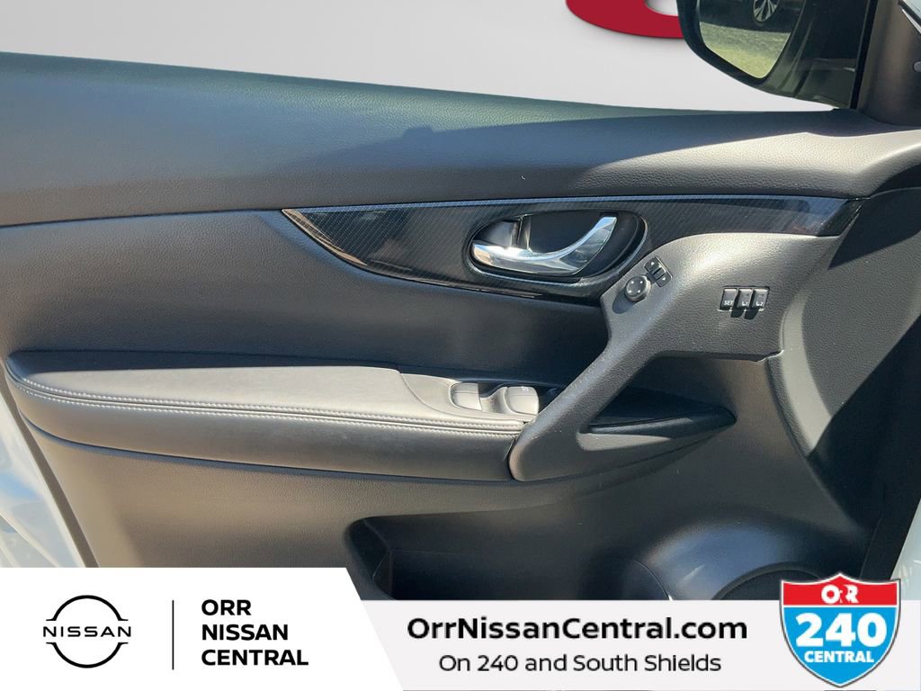 Used 2019 Nissan Rogue SL w/ Premium Package FWD image 16