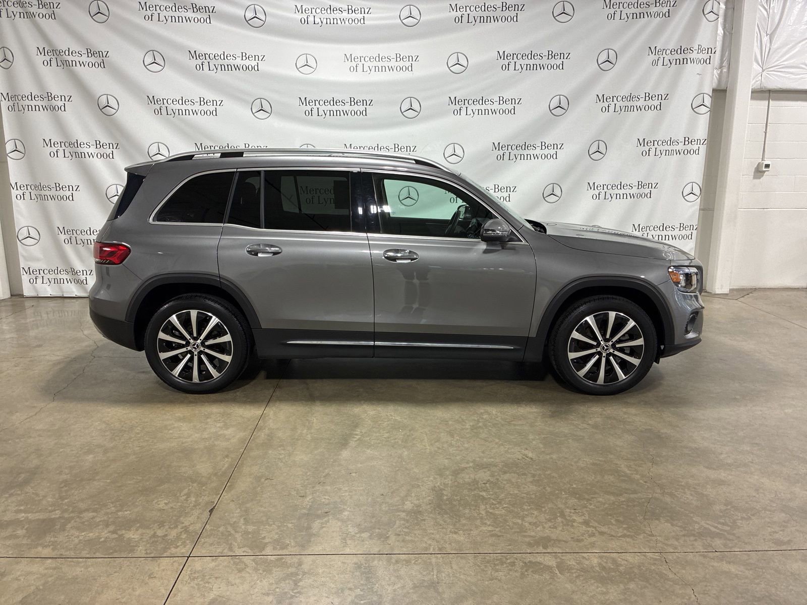 Used 2022 Mercedes-Benz GLB 250 4MATIC image 3