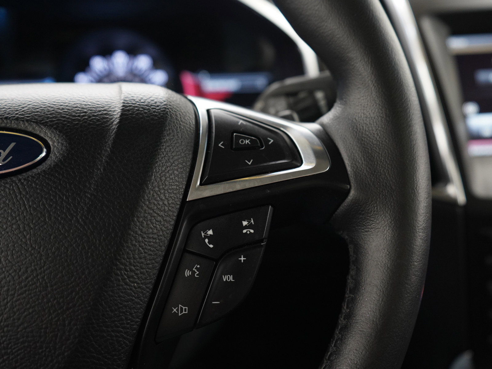 Used 2015 Ford Edge Titanium w/ Equipment Group 302A AWD/4WD image 27