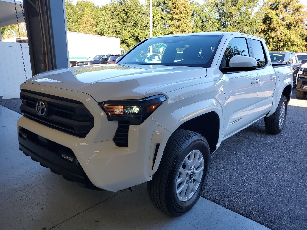 Used 2024 Toyota Tacoma SR5 AWD/4WD image 2