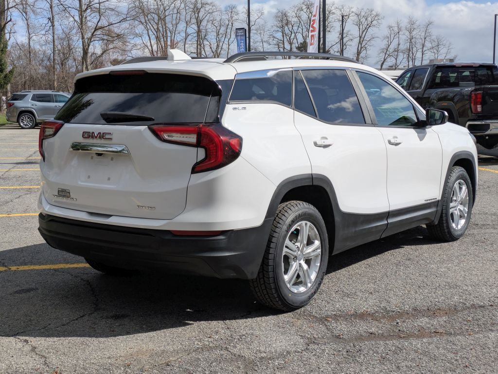 Certified 2022 GMC Terrain SLE w/ Driver Convenience Package image 7