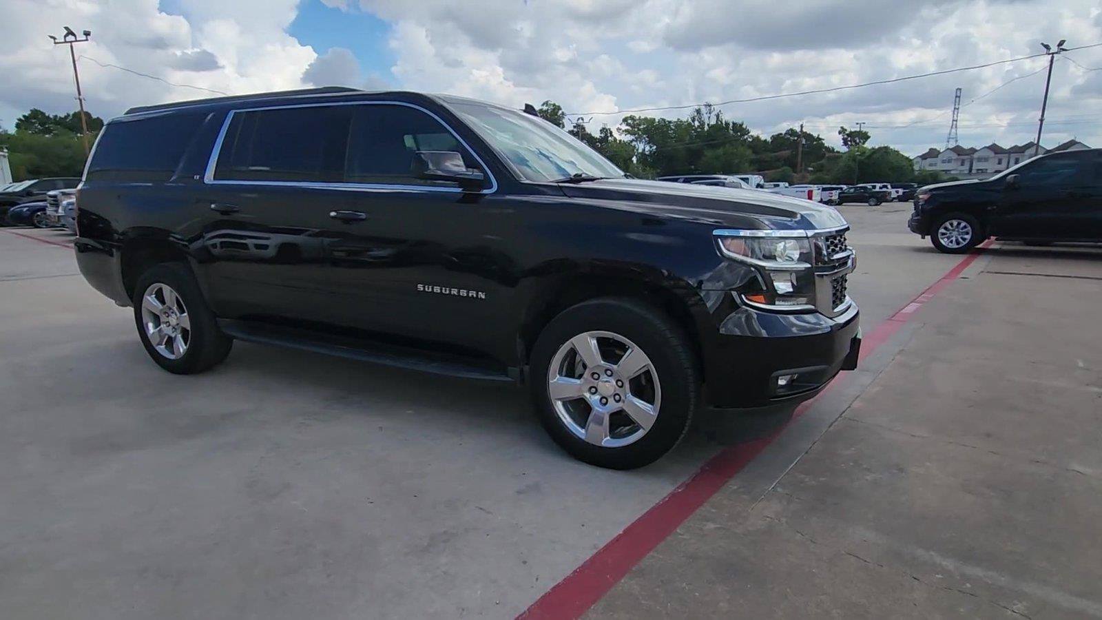 Used 2019 Chevrolet Suburban LT RWD image 2