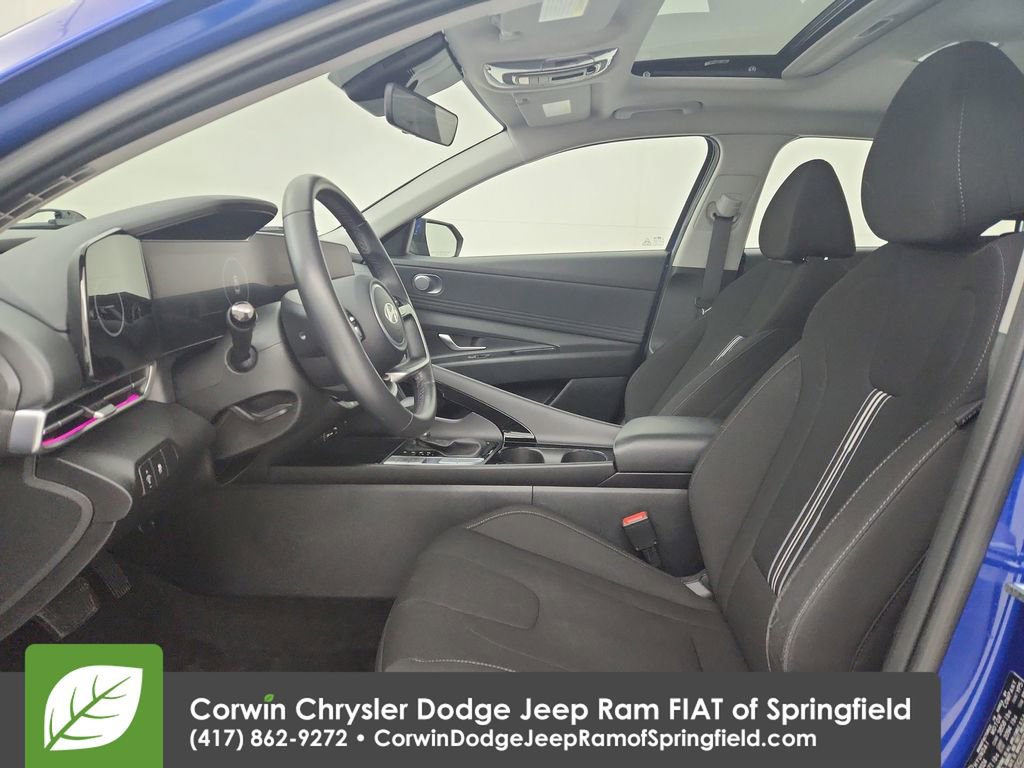 Used 2025 Hyundai Elantra SEL image 19