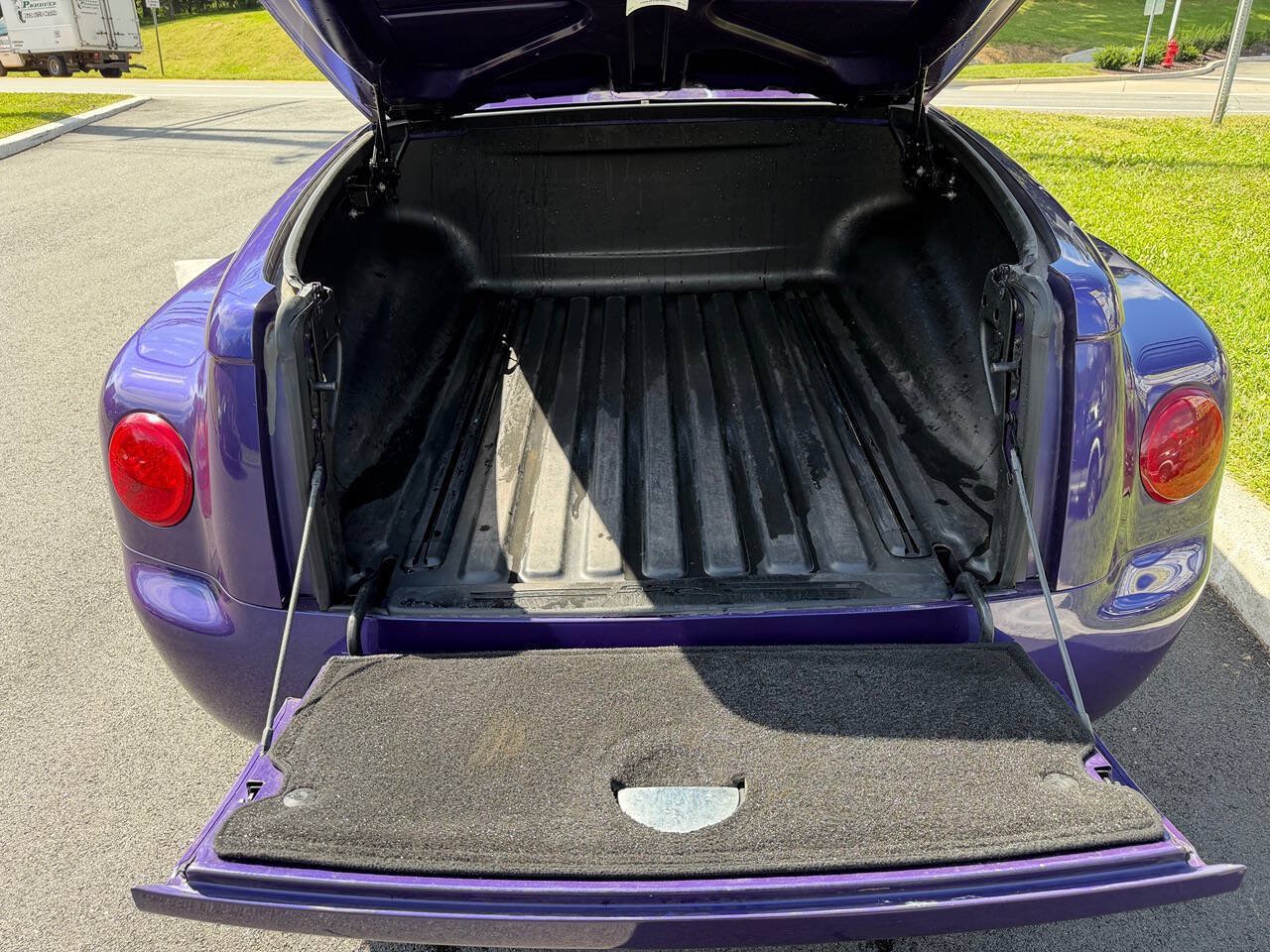 Used 2004 Chevrolet SSR w/ Preferred Equipment Group RWD image 13