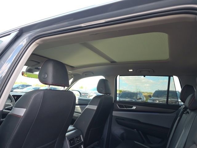 Used 2025 Volkswagen Atlas Peak Edition SE AWD/4WD image 17