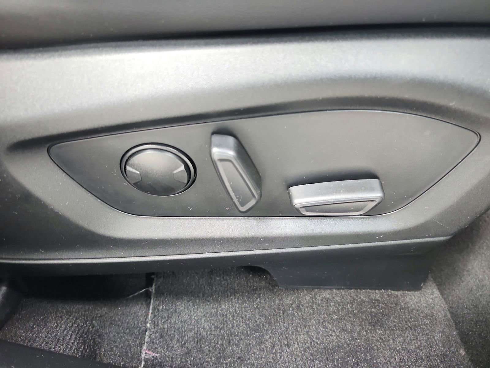 Used 2024 Ford Explorer XLT w/ Equipment Group 202A image 37