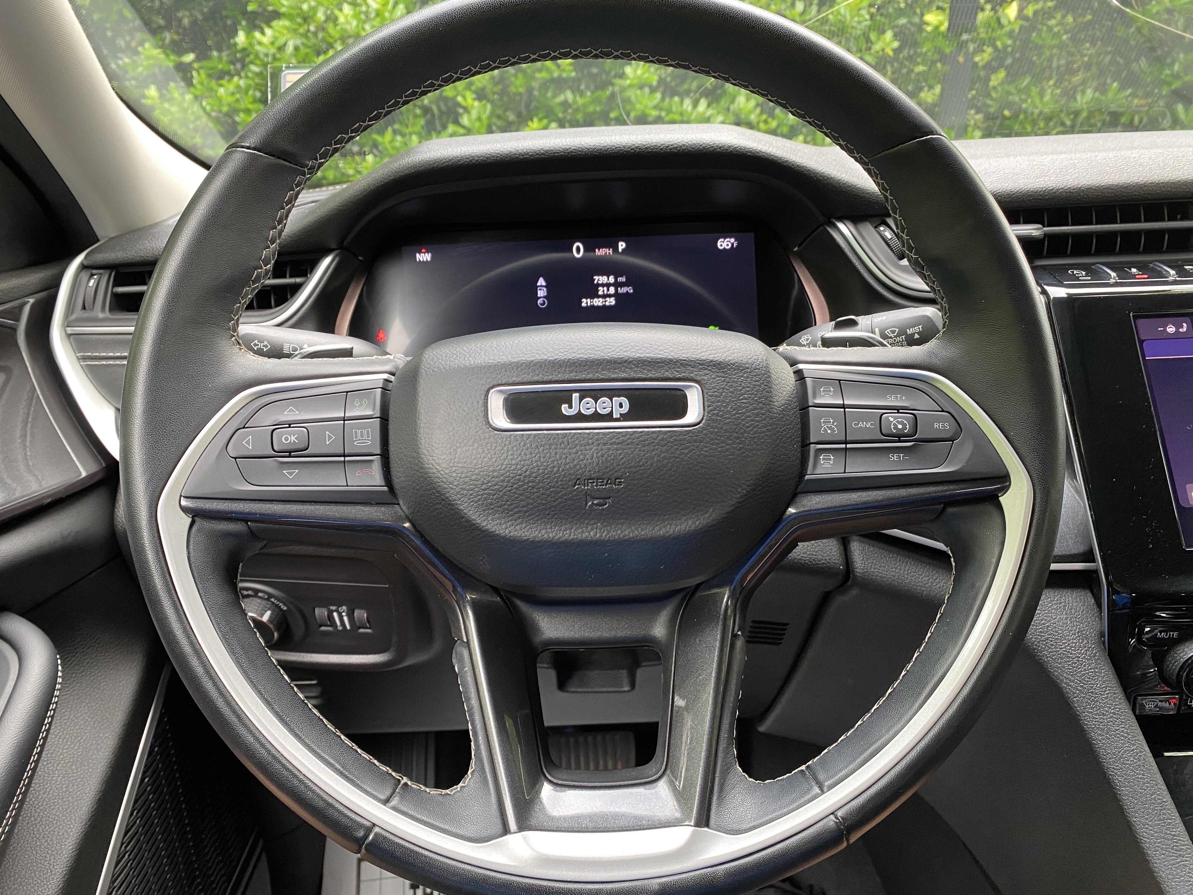 Used 2022 Jeep Grand Cherokee L Laredo w/ Luxury Tech Group I AWD/4WD image 19
