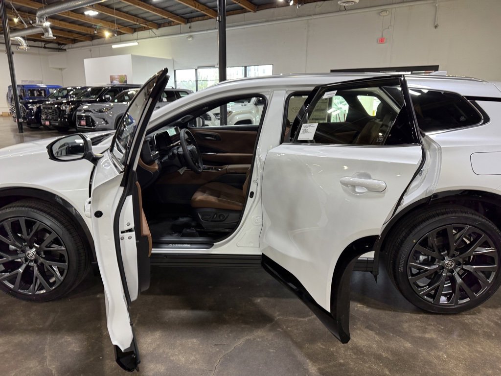 New 2025 Toyota Crown Signia Limited image 18