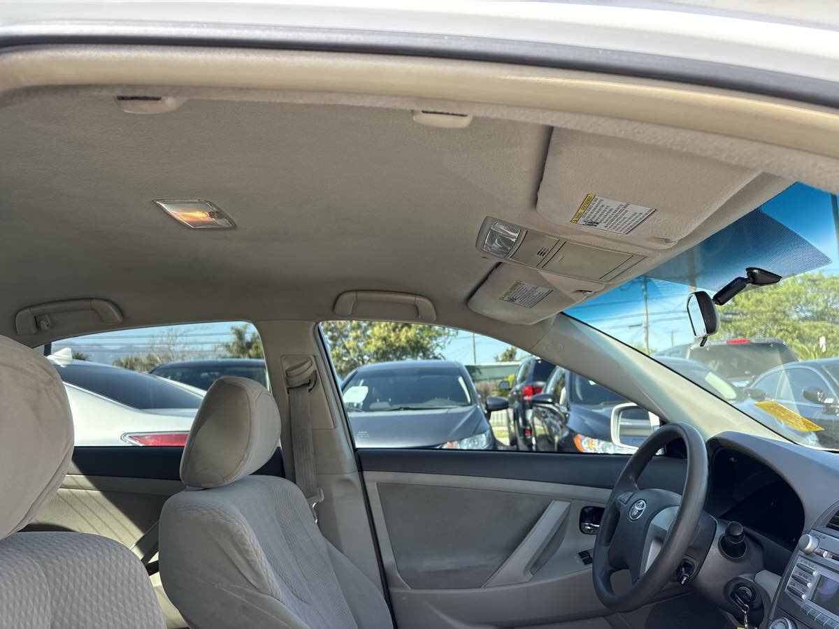 Used 2011 Toyota Camry LE image 19