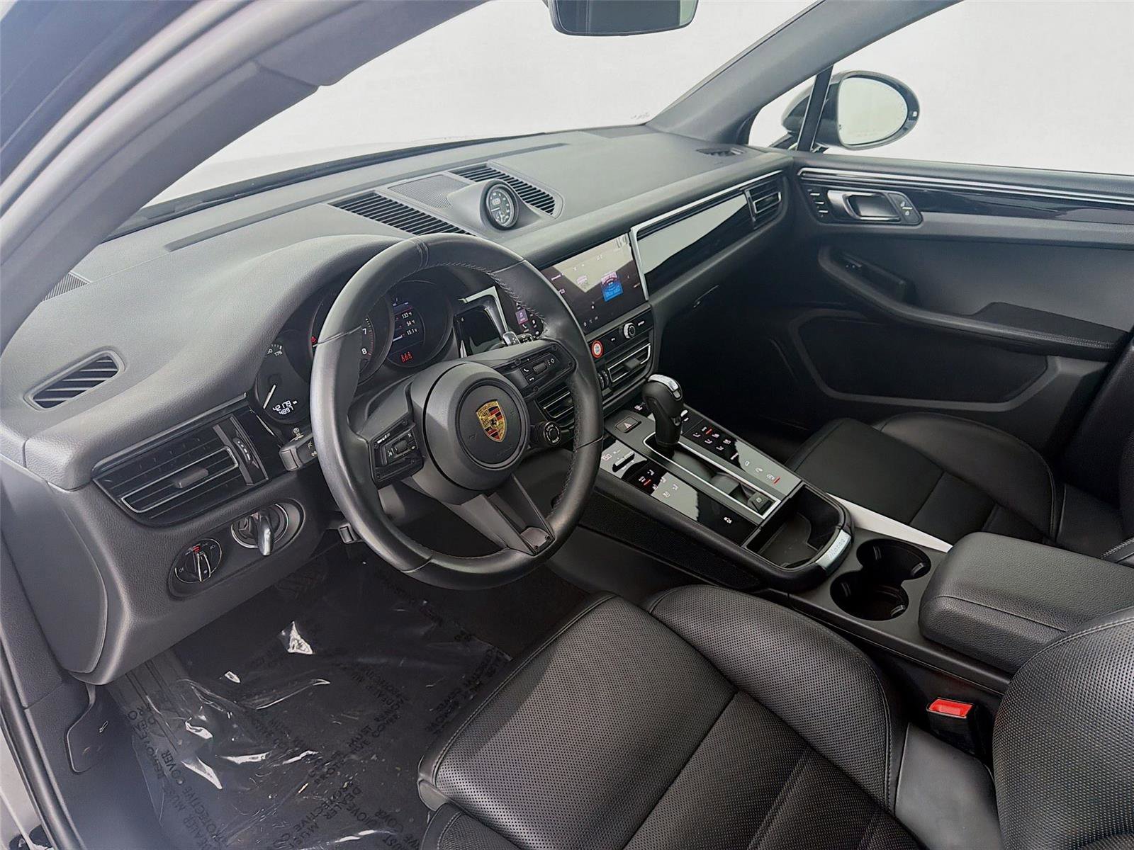 Certified 2023 Porsche Macan AWD/4WD image 4
