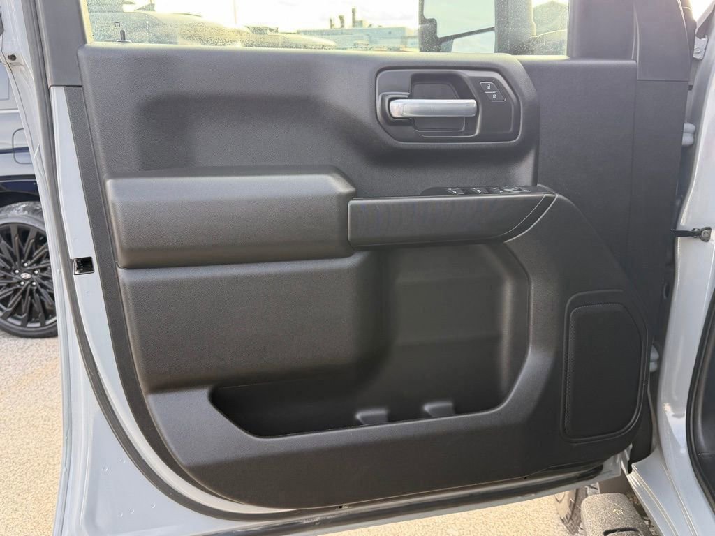 Used 2025 Chevrolet Silverado 2500 Custom w/ Custom Value Package image 10
