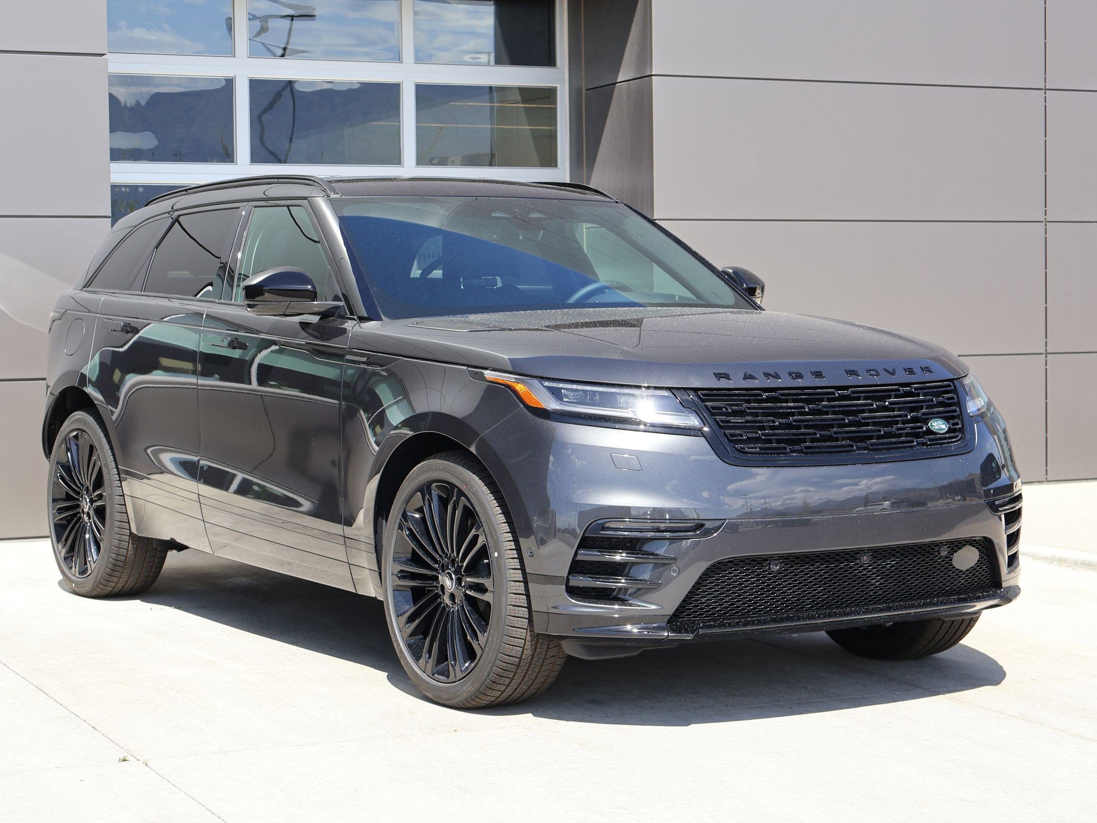 New 2026 Land Rover Range Rover Velar Dynamic SE AWD/4WD image 3