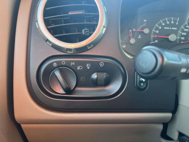 Used 2004 Ford Expedition Eddie Bauer image 22