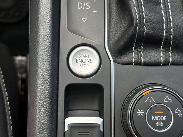 Used 2023 Volkswagen Atlas SEL R-Line AWD/4WD image 16