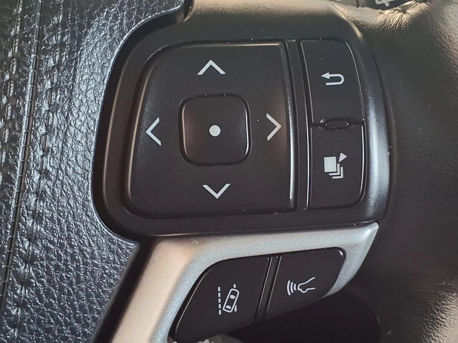 Used 2017 Toyota Highlander XLE AWD/4WD image 32