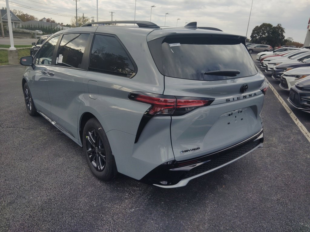 New 2026 Toyota Sienna XSE AWD/4WD image 3