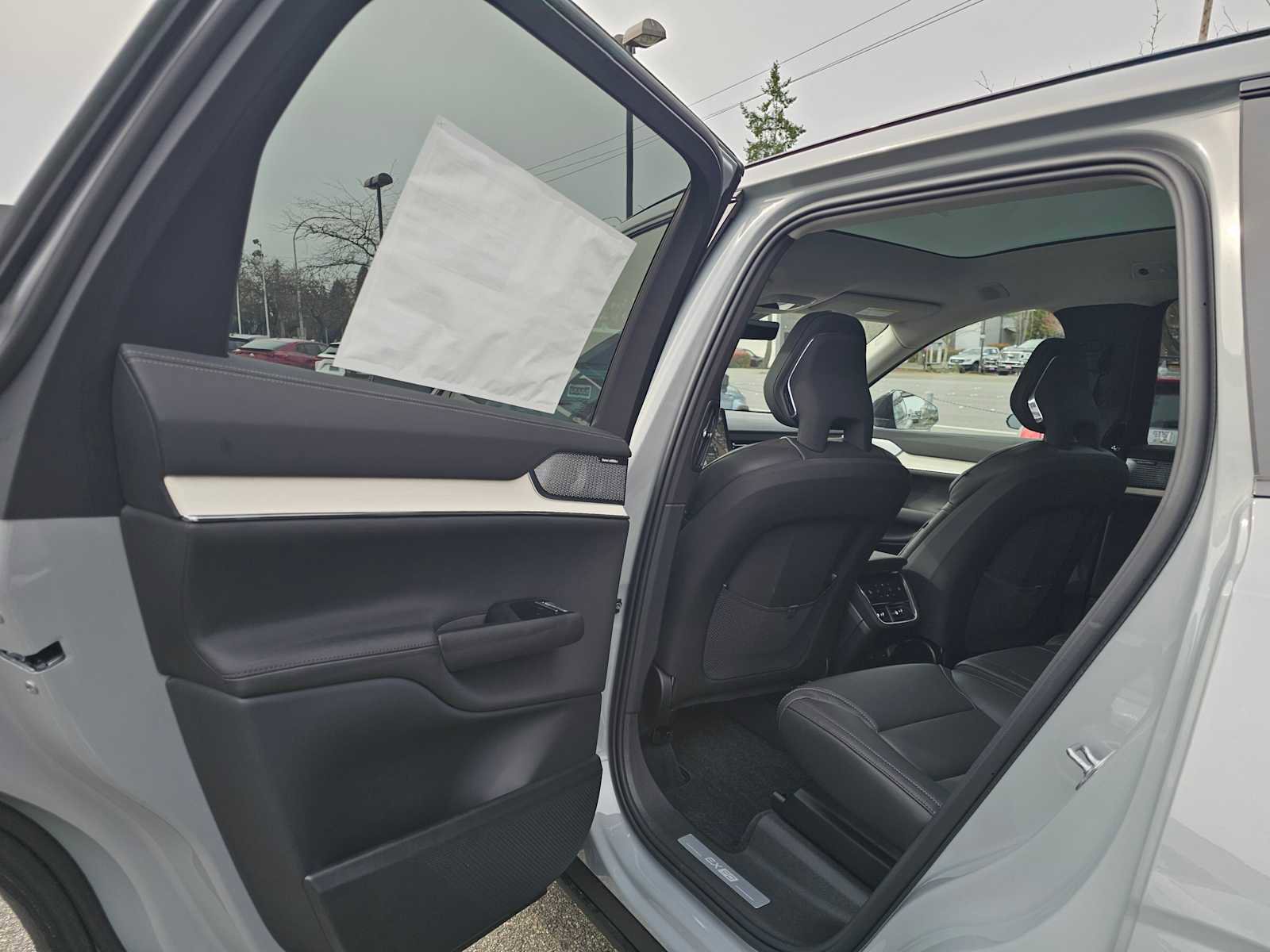 New 2026 Volvo EX90 Ultra image 18