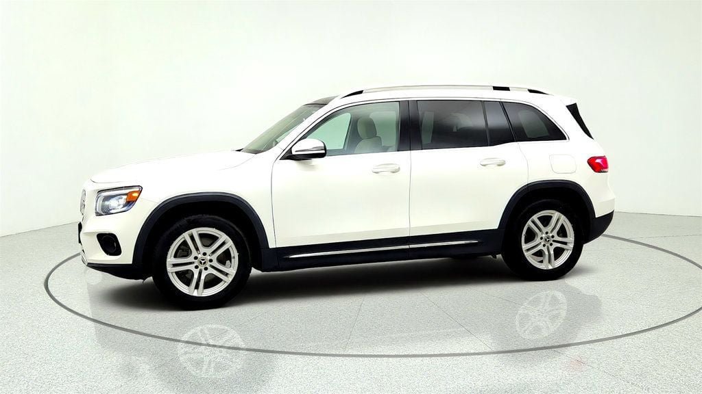 Used 2023 Mercedes-Benz GLB 250 4MATIC w/ Premium Package image 8