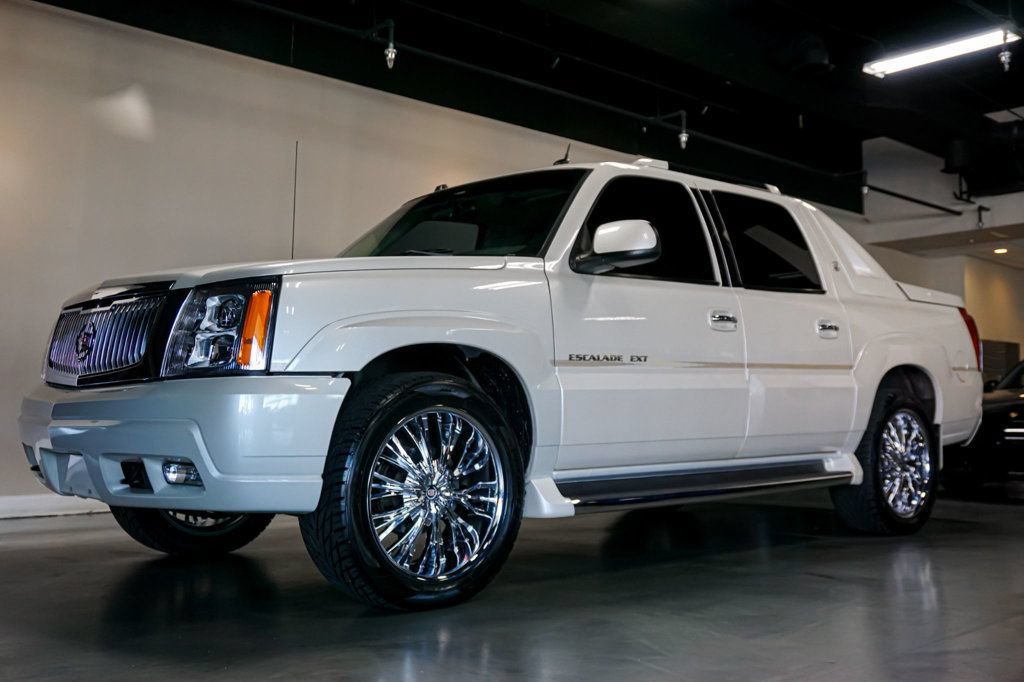 Used 2004 Cadillac Escalade EXT AWD/4WD image 3