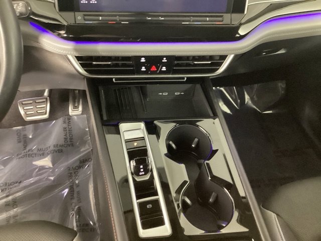 Used 2025 Volkswagen Atlas Peak Edition SE AWD/4WD image 19