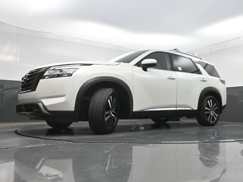 Used 2024 Nissan Pathfinder Platinum FWD image 31