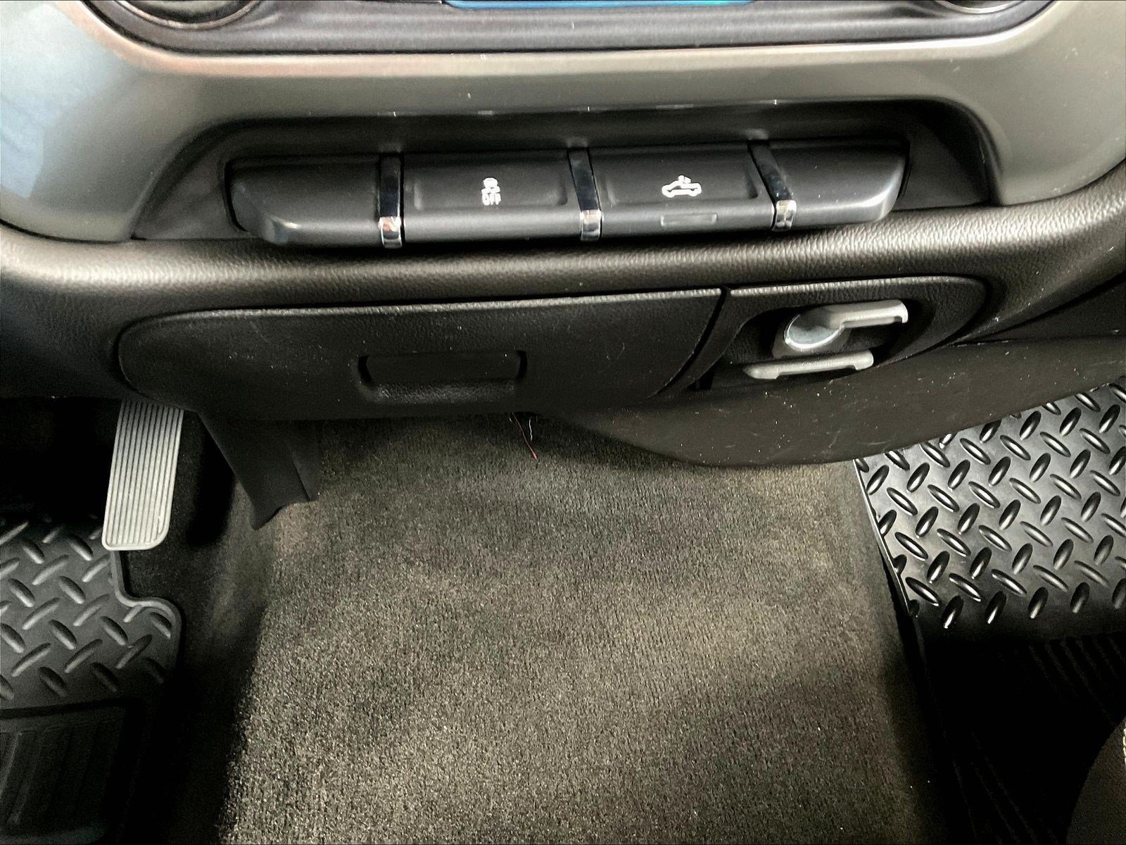 Used 2018 Chevrolet Silverado 1500 LT w/ All Star Edition AWD/4WD image 16