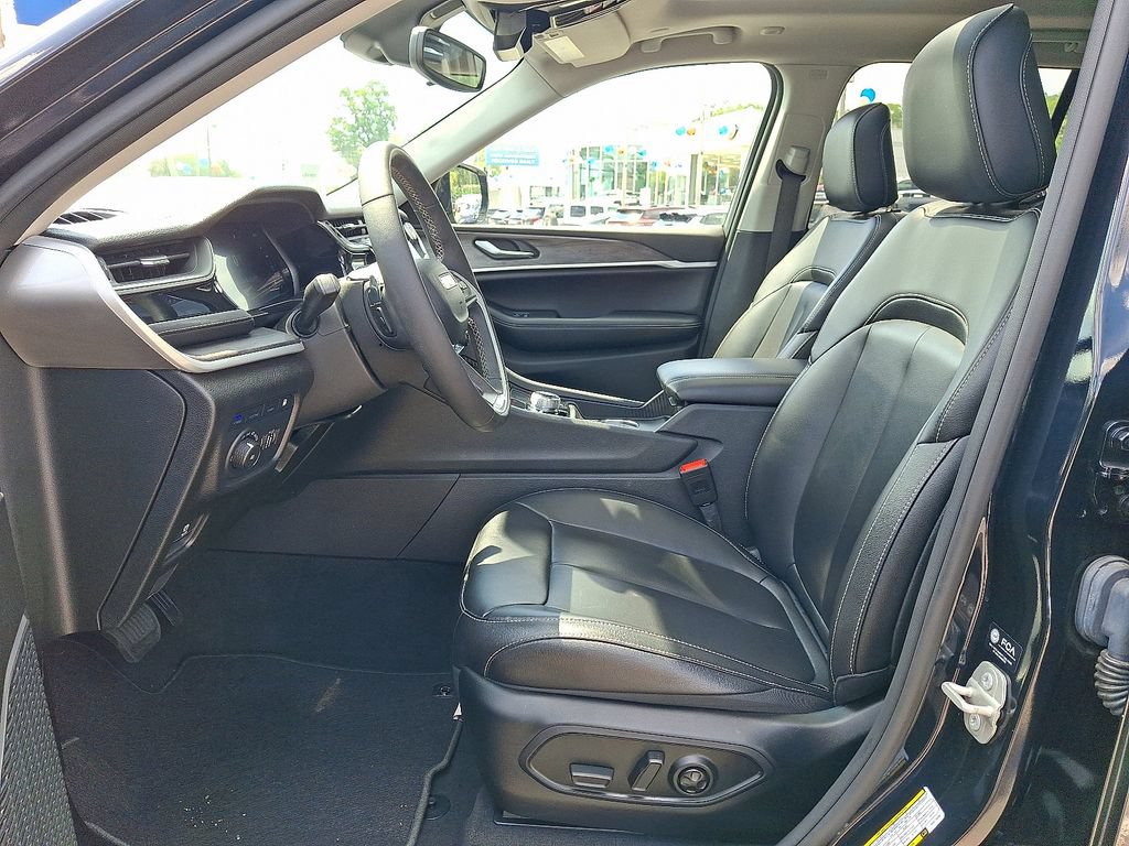 Used 2023 Jeep Grand Cherokee 4WD 4xe image 14