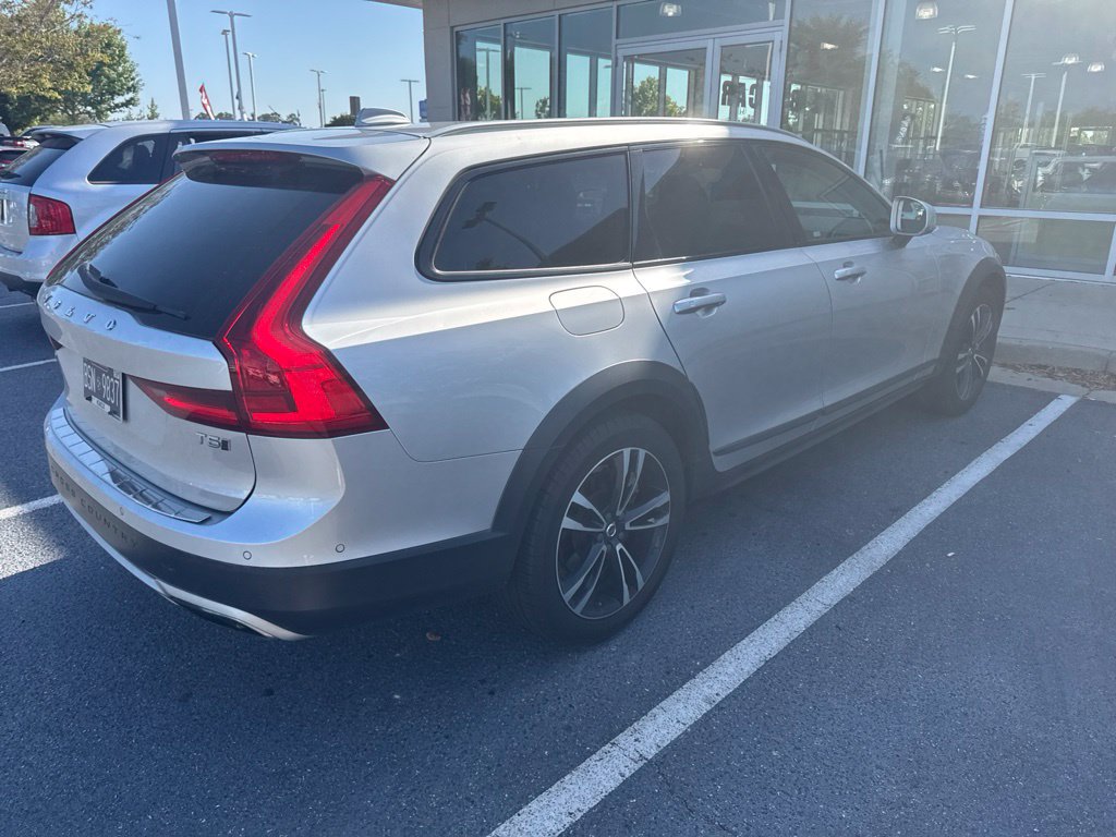 Used 2018 Volvo V90 T5 Cross Country w/ Convenience Package AWD/4WD image 8