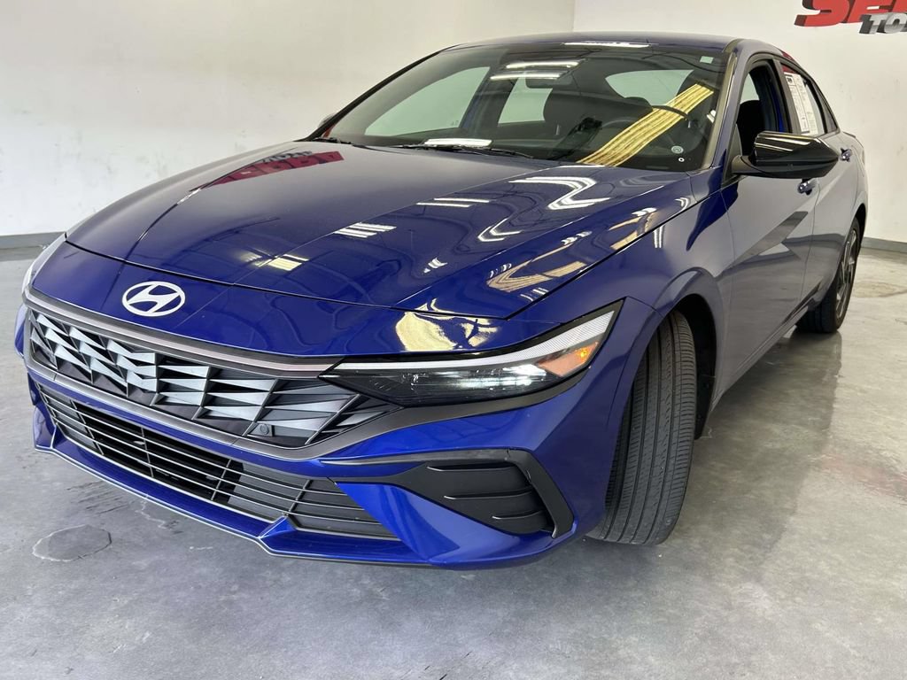 Used 2025 Hyundai Elantra Sport FWD image 7