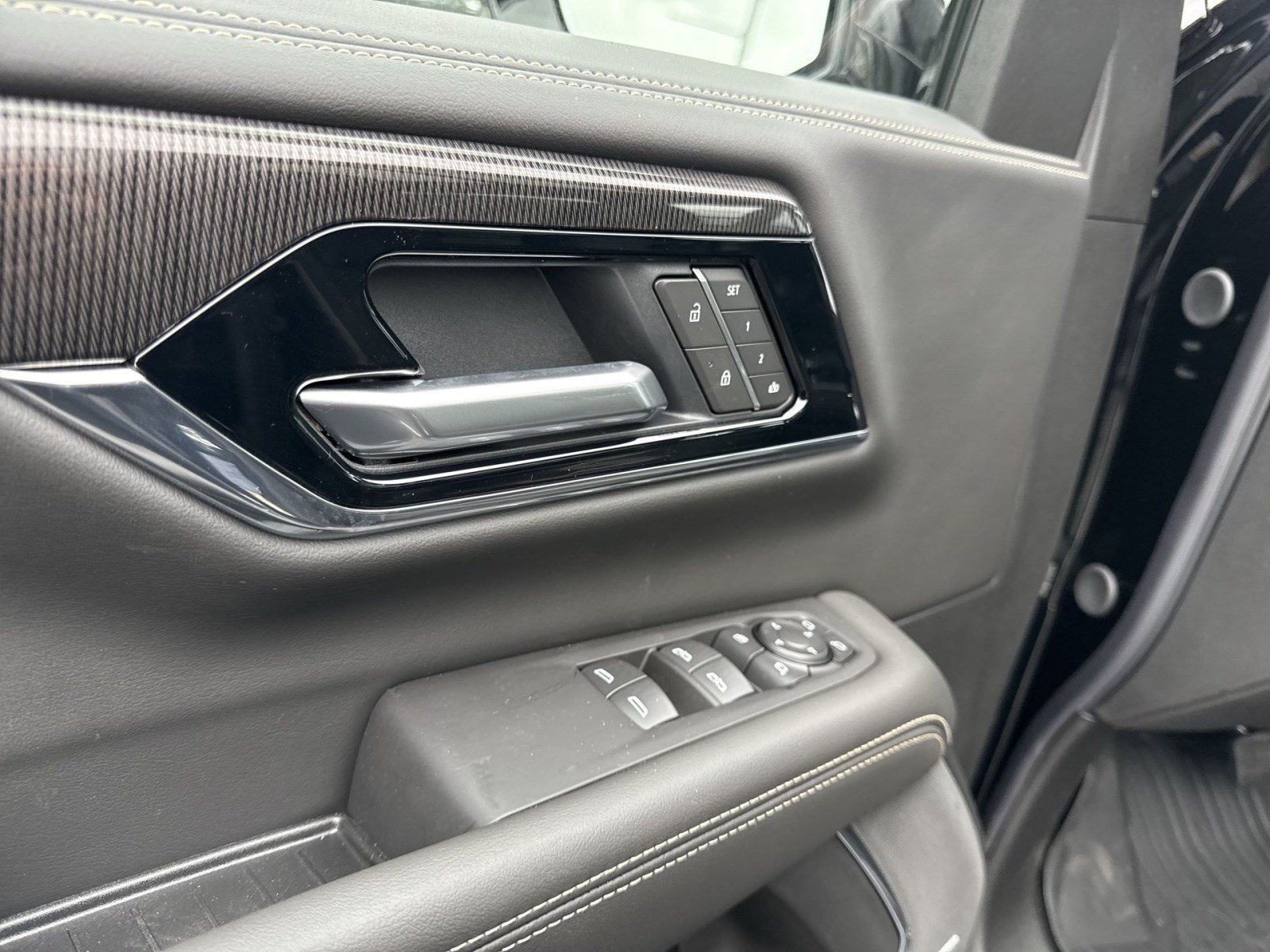 New 2026 GMC Yukon XL Elevation w/ Technology Package AWD/4WD image 12